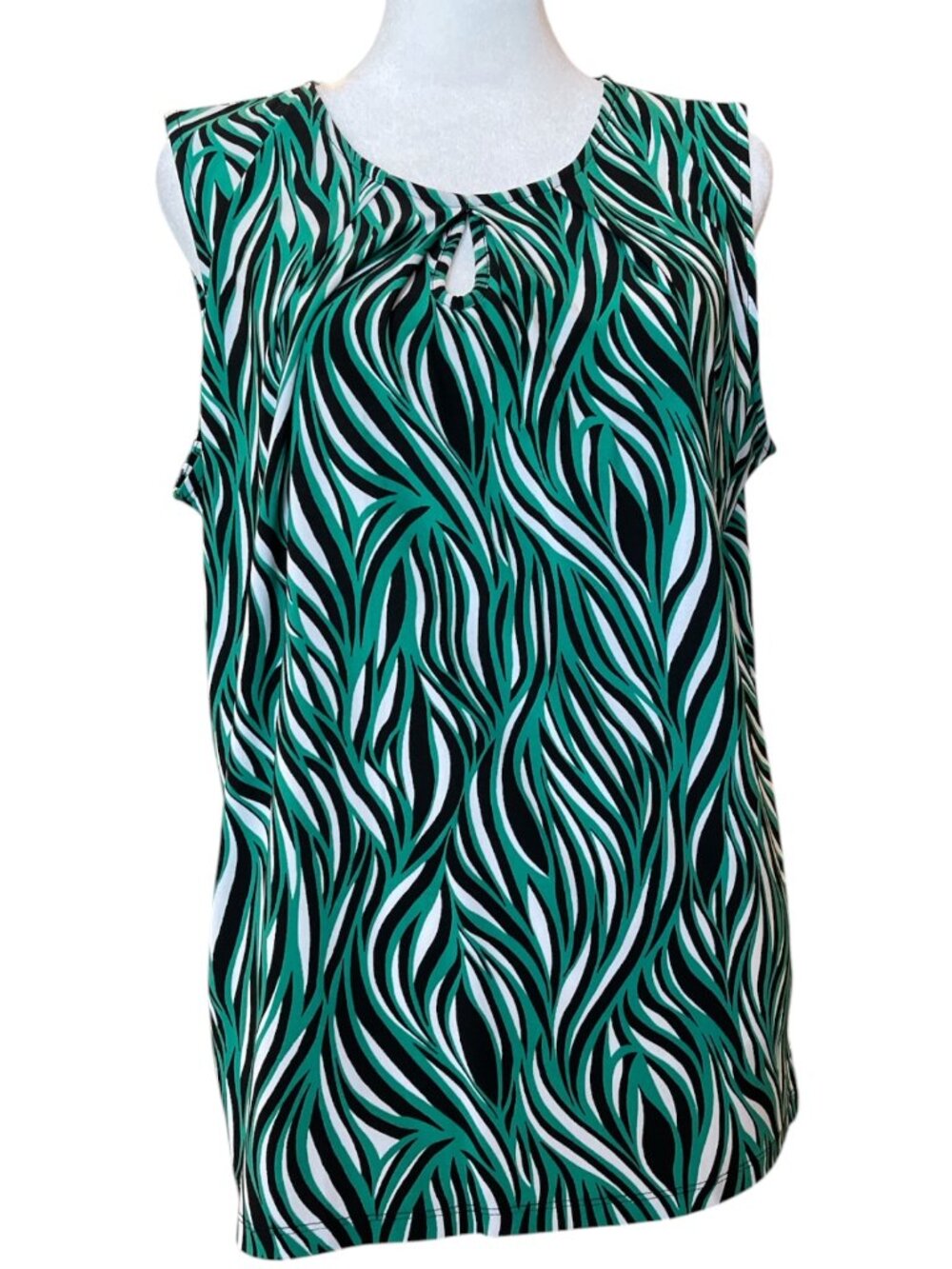 Green Black White Pleated Keyhole Scoop Neck Sleeveless Shell Blouse Tank Top